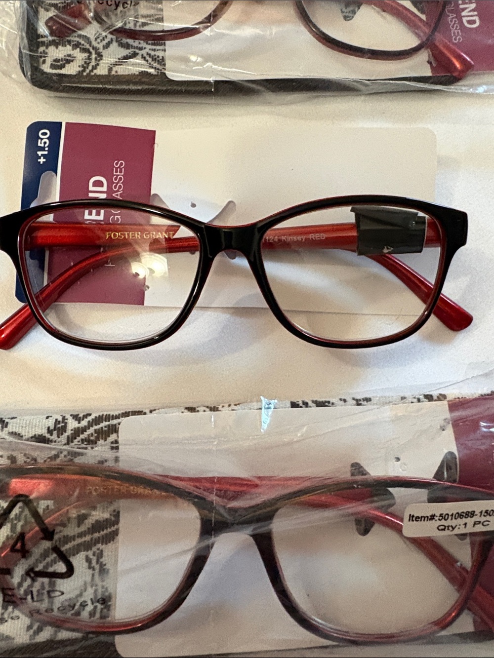 Foster Grant Red and Black Reading Glasses Set